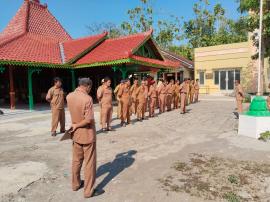KOORDINASI RUTIN DAN APEL  PAGI HARI SENIN 06 OKTOBER 2025 DI KALURAHAN KARANGMOJO